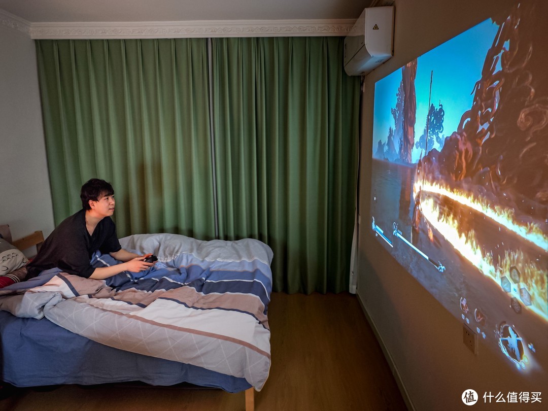 小卧室想100寸爽玩黑悟空？哈趣Q1投影仪变身大屏快乐神器